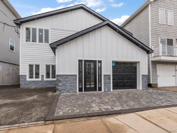 873 S 7th Street, Lindenhurst NY 11757