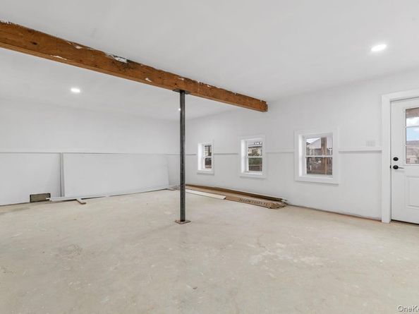 873 S 7th Street, Lindenhurst NY 11757