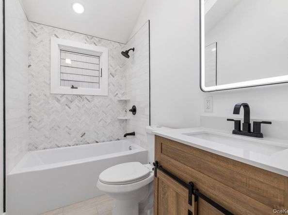 873 S 7th Street, Lindenhurst NY 11757