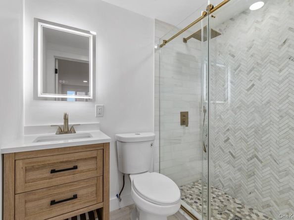 873 S 7th Street, Lindenhurst NY 11757