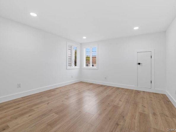 873 S 7th Street, Lindenhurst NY 11757