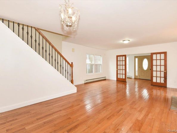 8135 166th Street, Hillcrest (Queens) NY 11432