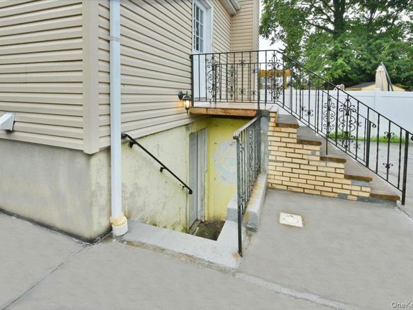 8135 166th Street, Hillcrest (Queens) NY 11432