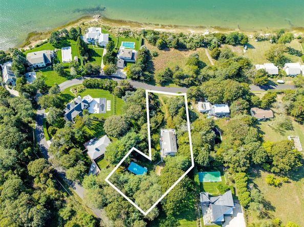 41 Squaw Road, Springs NY 11937