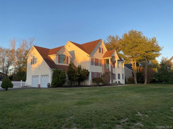 1 Pal Court, Shoreham NY 11786