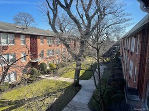 61 Maine Avenue F25, Rockville Centre NY 11570