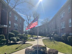 61 Maine Avenue F25, Rockville Centre NY 11570