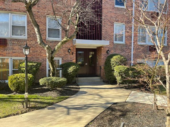 61 Maine Avenue F25, Rockville Centre NY 11570