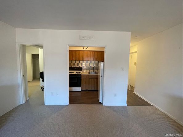 61 Maine Avenue F25, Rockville Centre NY 11570