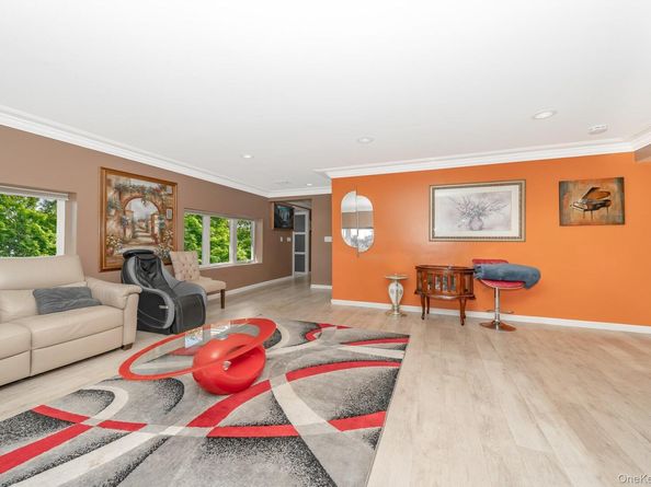 28 Riverside Avenue, Amityville NY 11701