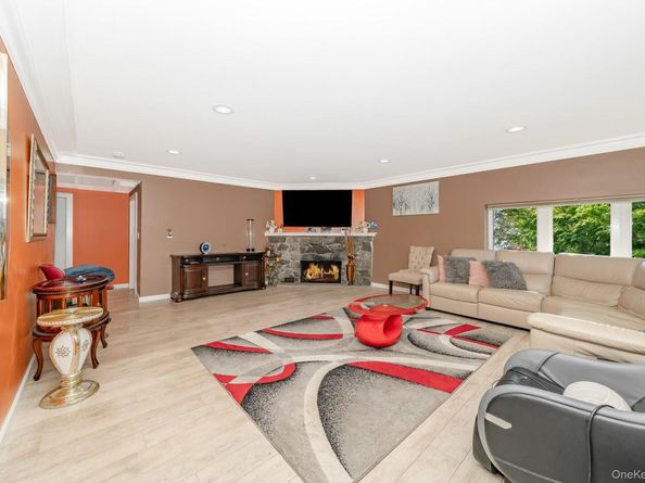 28 Riverside Avenue, Amityville NY 11701