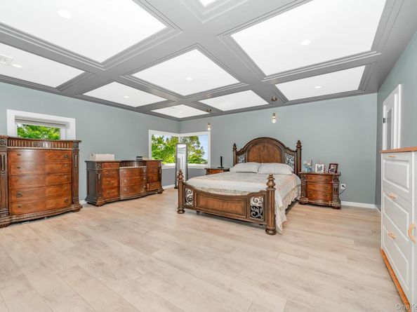 28 Riverside Avenue, Amityville NY 11701