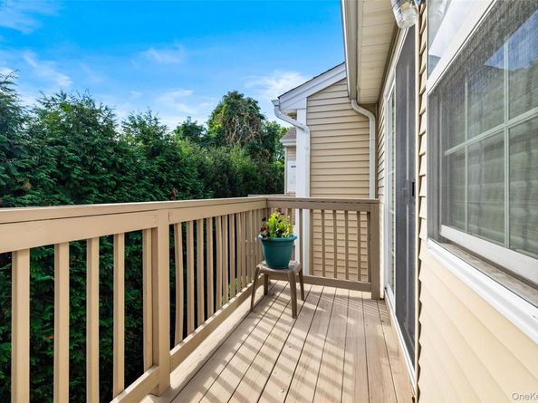 121 Willow Lane, Valley Stream NY 11580