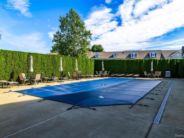 121 Willow Lane, Valley Stream NY 11580