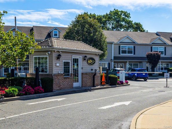 121 Willow Lane, Valley Stream NY 11580