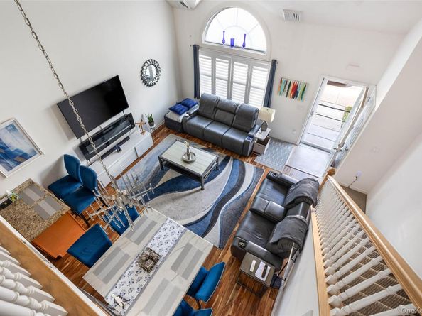 121 Willow Lane, Valley Stream NY 11580