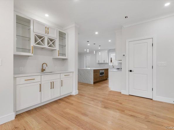 1028 E Broadway, Woodmere NY 11598