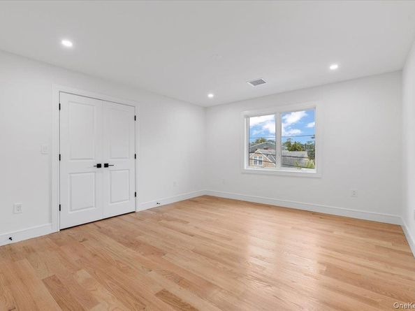 1028 E Broadway, Woodmere NY 11598
