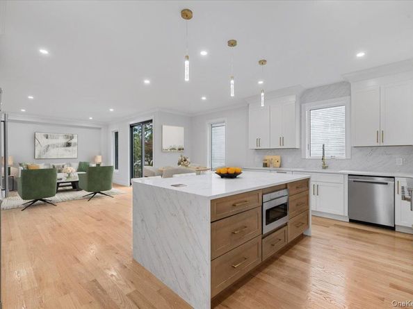 1028 E Broadway, Woodmere NY 11598