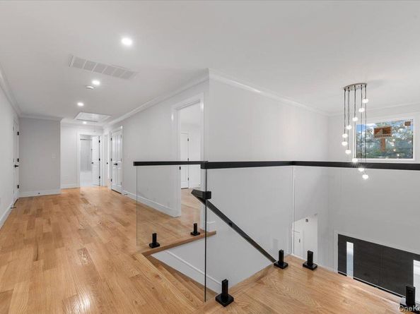 1028 E Broadway, Woodmere NY 11598