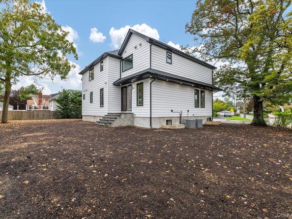 1028 E Broadway, Woodmere NY 11598