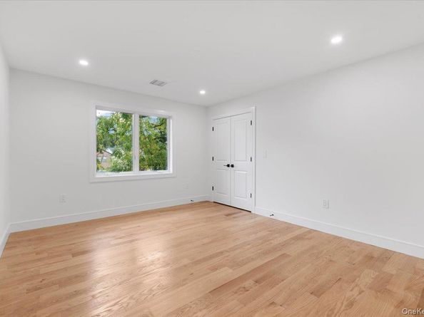 1028 E Broadway, Woodmere NY 11598