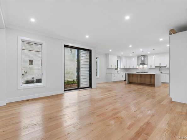 1028 E Broadway, Woodmere NY 11598