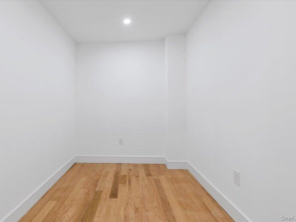 1028 E Broadway, Woodmere NY 11598