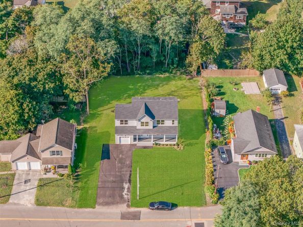 817 Pondview Road, Riverhead NY 11901