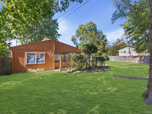 26 Queen Road, Rocky Point NY 11778