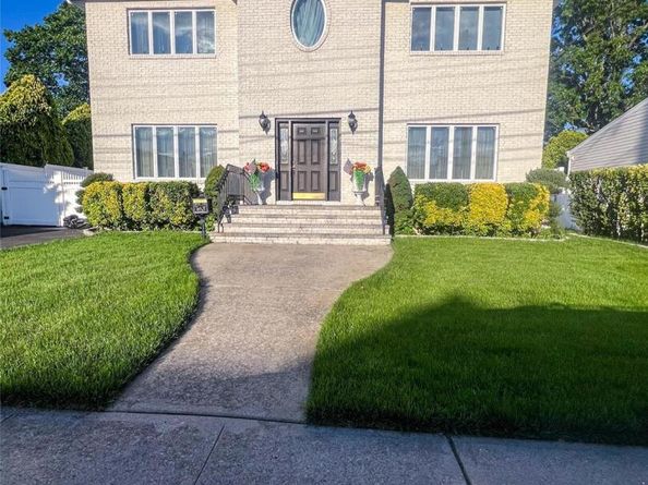 170 McKinley Avenue, Franklin Square NY 11010