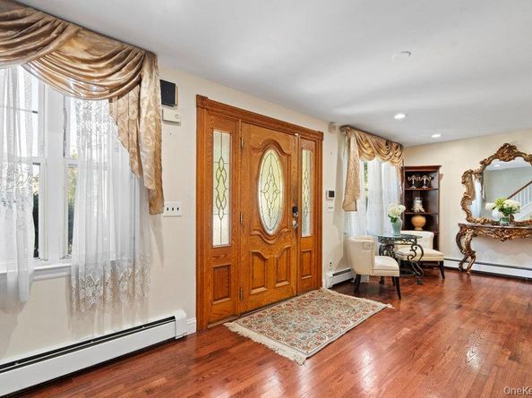 118 Grant Avenue, Albertson NY 11507