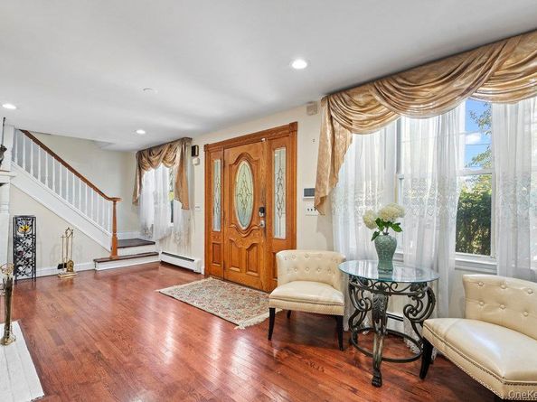 118 Grant Avenue, Albertson NY 11507