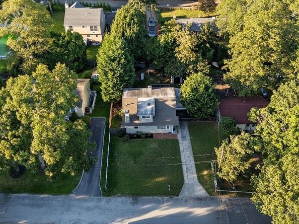 5 Liberty Street, Hampton Bays NY 11946