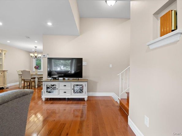 21 Mellow Lane, Jericho NY 11753