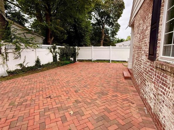 139 New York Avenue, Freeport NY 11520