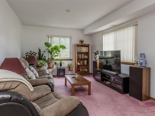 197 Lake Point Circle 197, Middle Island NY 11953
