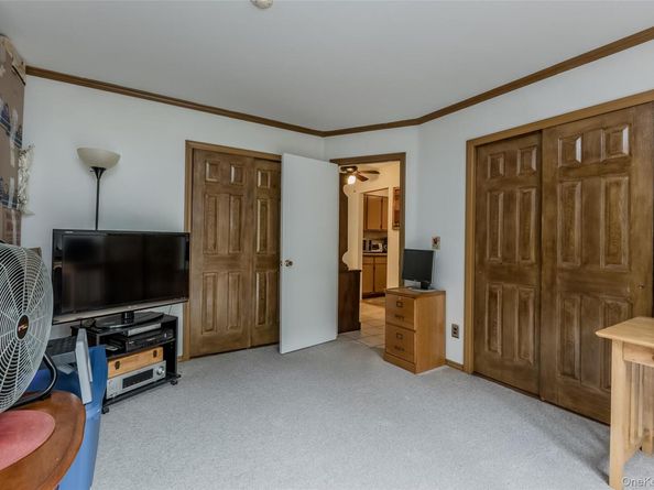 197 Lake Point Circle 197, Middle Island NY 11953