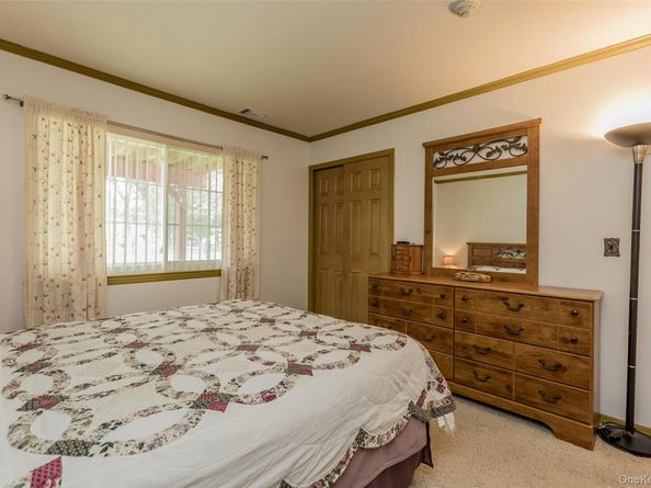 197 Lake Point Circle 197, Middle Island NY 11953