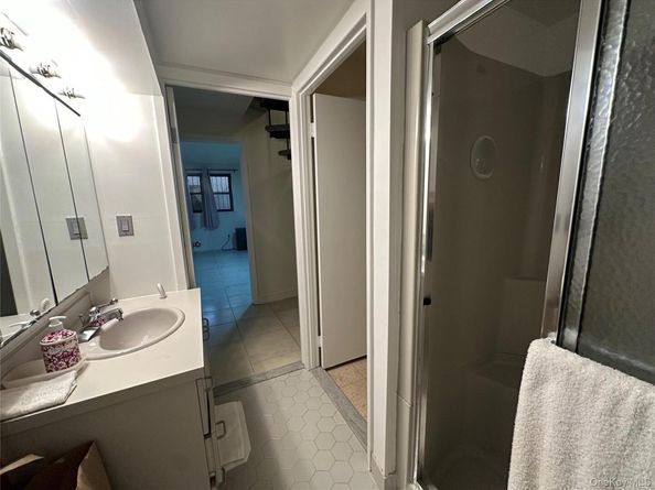 68-05 242 Street 31A, Little Neck NY 11362