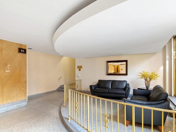 601 Kappock Street LA, Bronx NY 10463