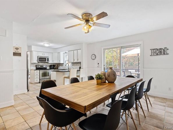 4 Wooded Lane, Hampton Bays NY 11946
