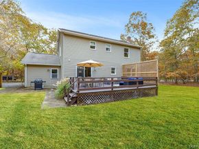 4 Wooded Lane, Hampton Bays NY 11946