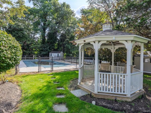 8 Brian Lane, Mount Sinai NY 11766