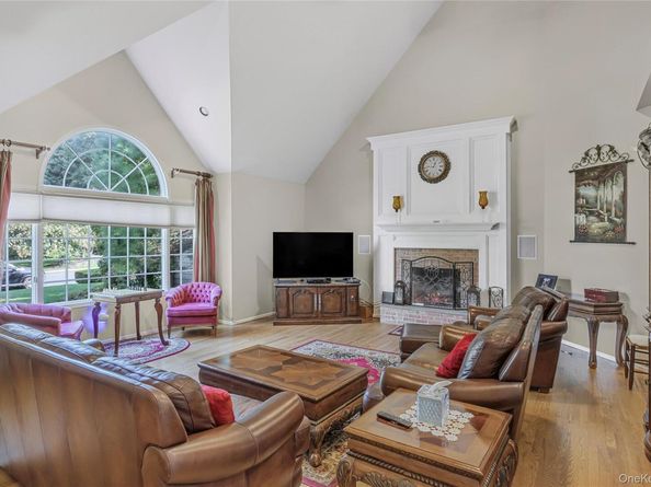 8 Brian Lane, Mount Sinai NY 11766