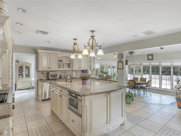 8 Brian Lane, Mount Sinai NY 11766