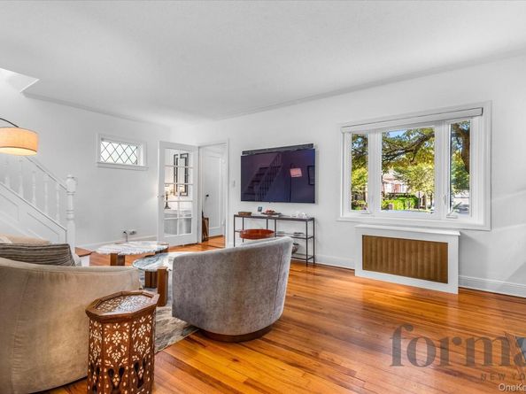 5022 Overbrook Street, Douglaston NY 11362