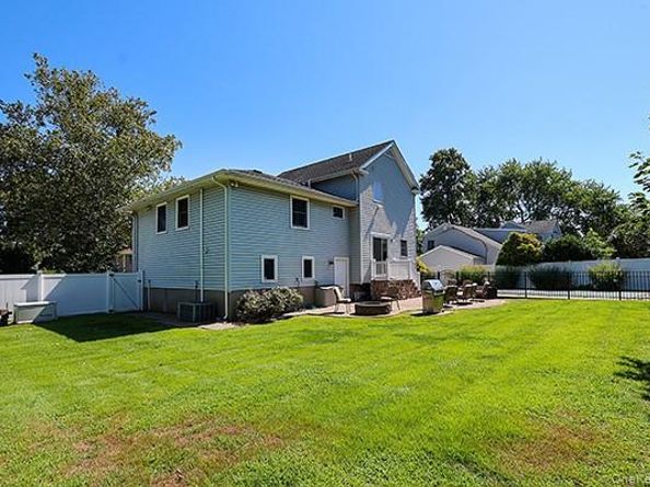 15 Hedgerow Lane, Commack NY 11725