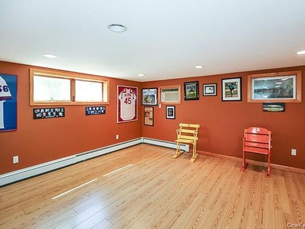 15 Hedgerow Lane, Commack NY 11725