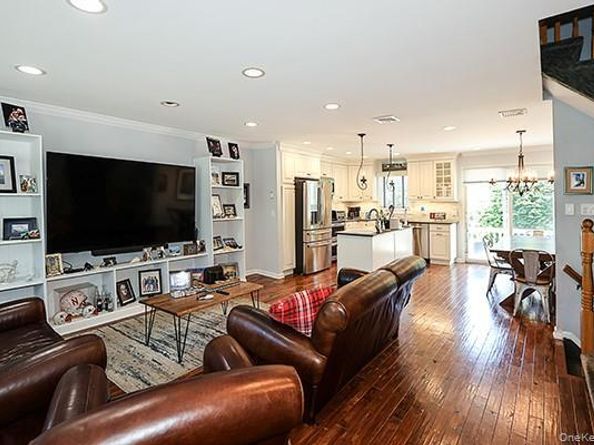 15 Hedgerow Lane, Commack NY 11725